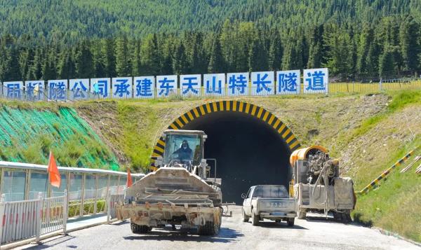 已掘進8.3公里!全長11.77公里的東天山特長隧道建設進展順利 已掘進8.3公里!全長11.77公里的東天山特長隧道建設進展順利
